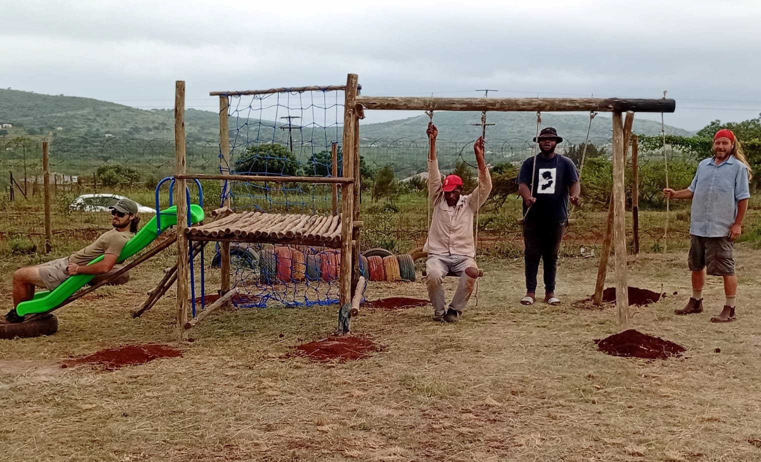 Volunteers working with community schools project in Hluhluwe